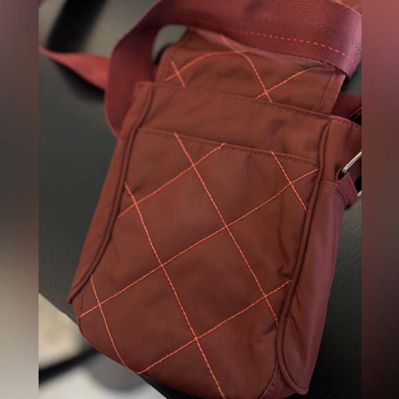 The North Face Geoface Crossbody Pouch passport travel bag - Picture 5 of 6